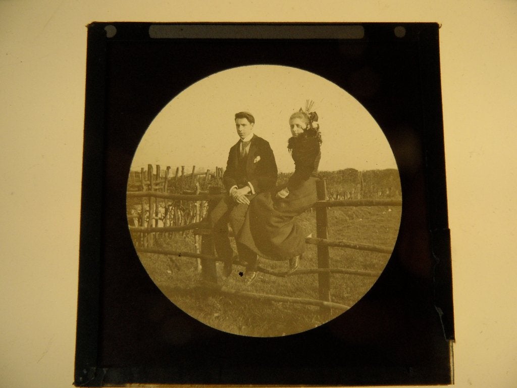 glasdia  royalty?  edward 7? of gewoon een deftig stel, Antiek en Kunst, Verzenden