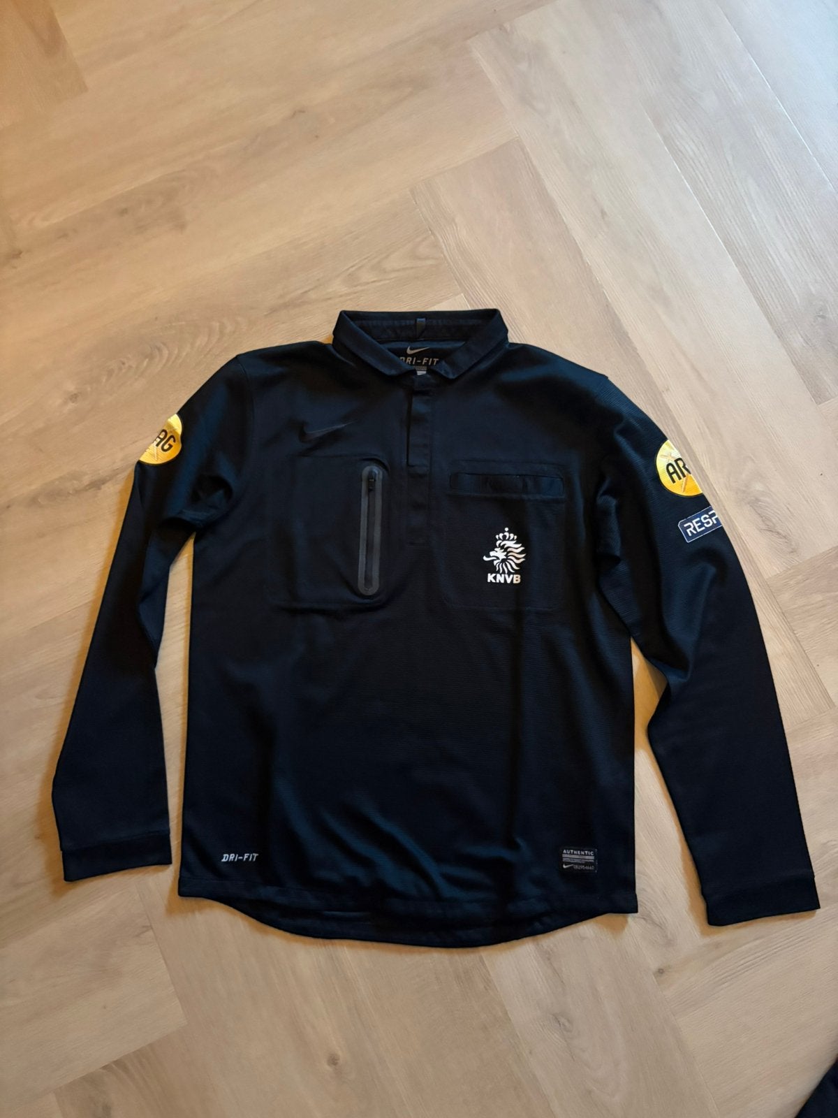Nike KNVB scheidsrechter shirt, Ophalen of Verzenden, Gedragen, Maat 48/50 (M), Zwart