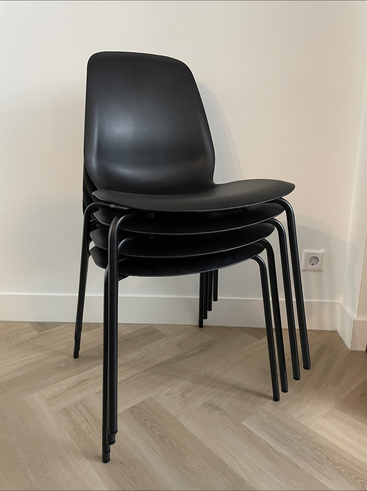 4 mooie IKEA stoelen, Ophalen, Overige materialen, Zwart, Zo goed als nieuw