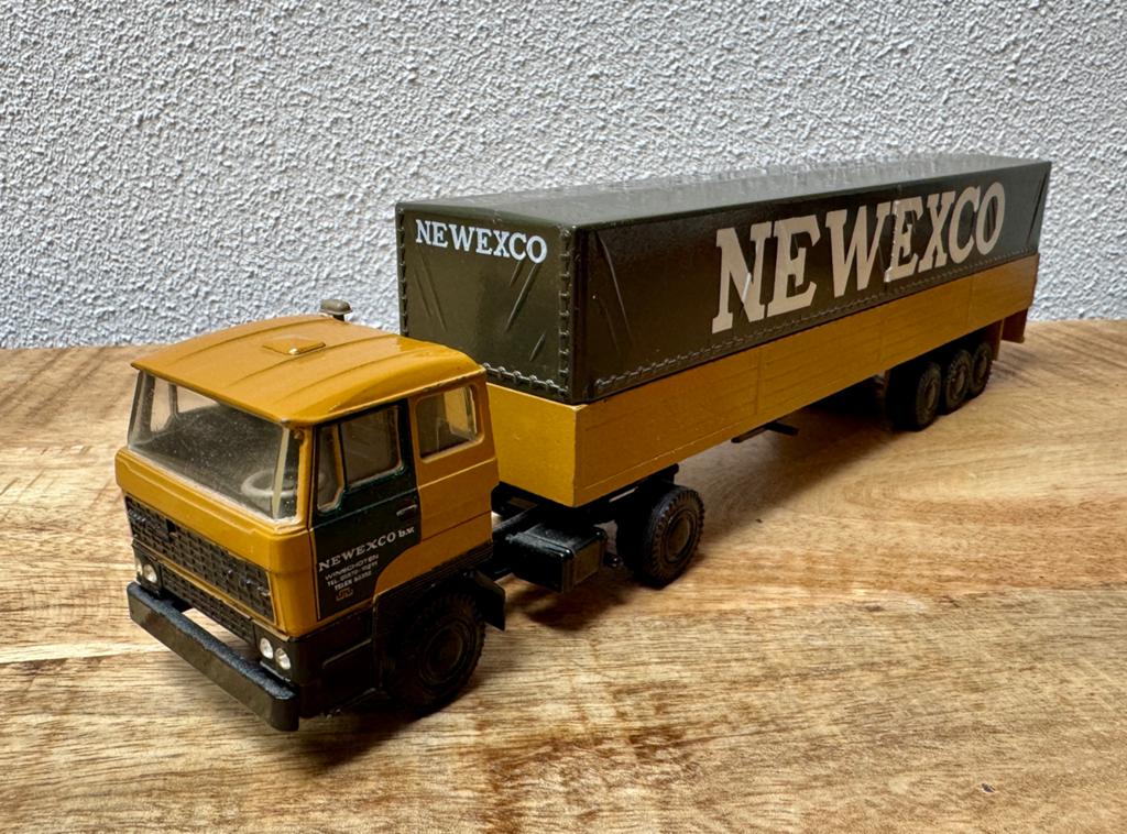 Daf 2800 met huiftraler Newexco, Hobby en Vrije tijd, Modelauto's | 1:50, Zo goed als nieuw, Bus of Vrachtwagen, Tekno, Ophalen of Verzenden