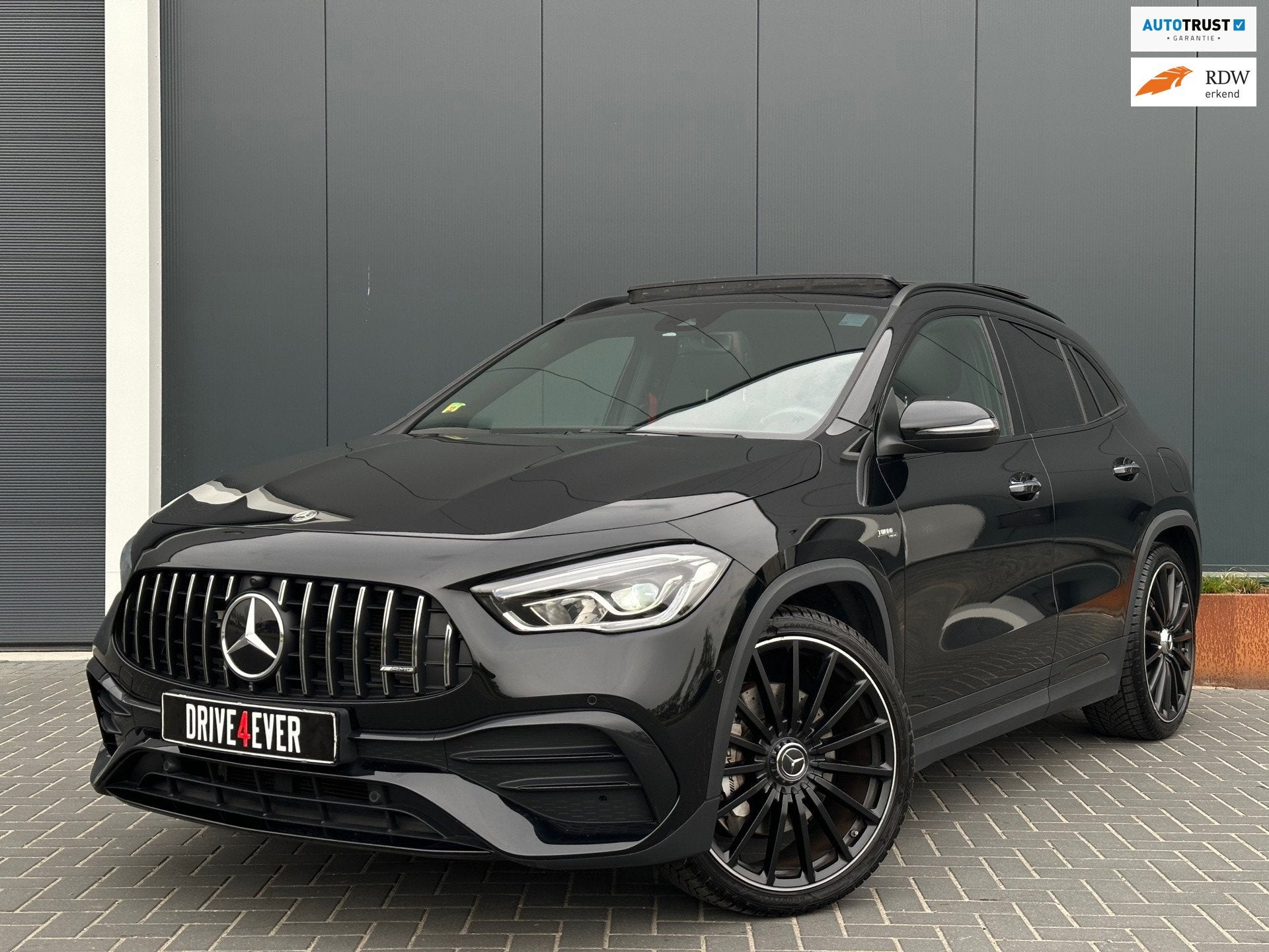 Mercedes-Benz GLA-klasse AMG 35 4MATIC FULL PANO|LAGE KMSTAN, Auto's, Automaat, 4 cilinders, Met garantie (alle), Zwart