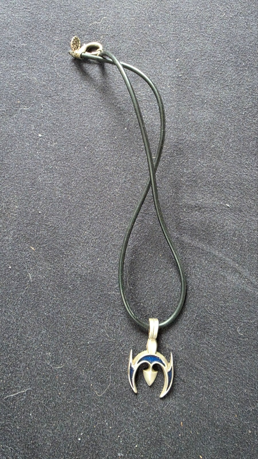 ZIKZOK Hanger met blauw emaille en rubberen ketting, Sieraden, Tassen en Uiterlijk, Gebruikt, Ophalen of Verzenden, Zilver, Overige materialen
