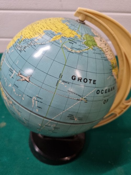 Wereld bol metaal met kunststof voet, Ophalen of Verzenden