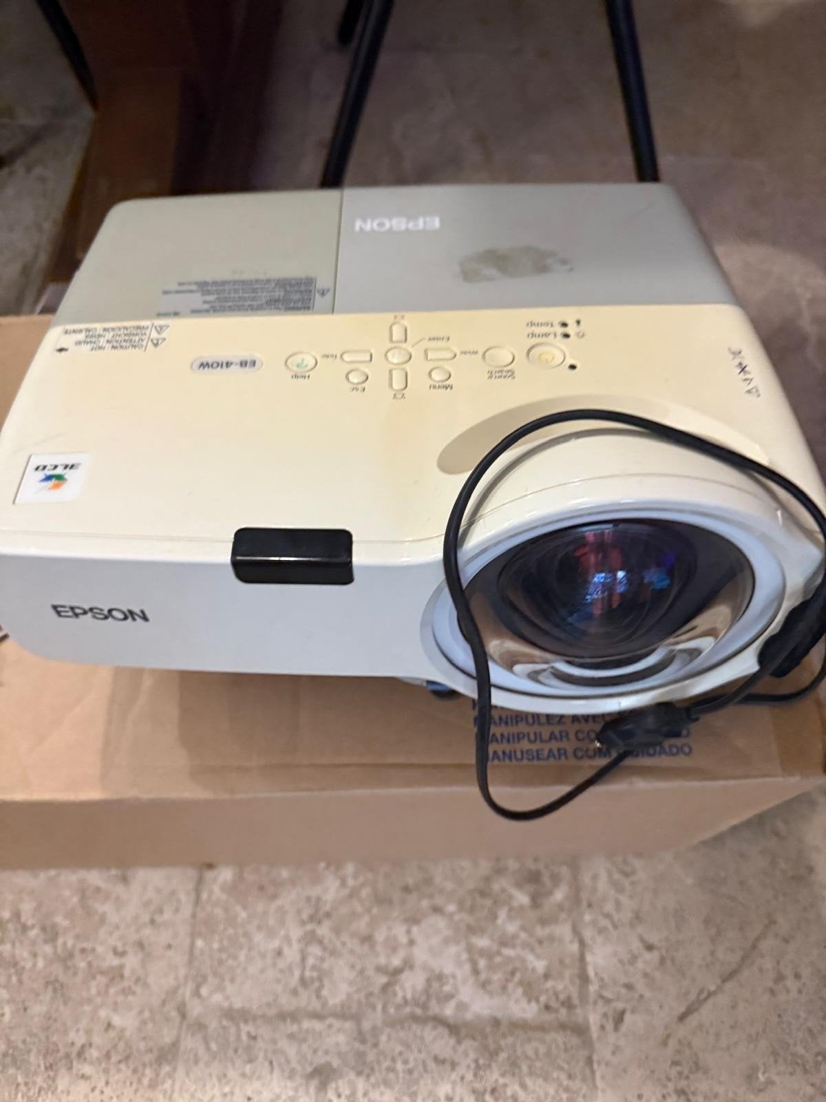 Epson EB-410W Short Throw Projector met muurbeugel, Gebruikt, Epson, Ophalen of Verzenden, LCD