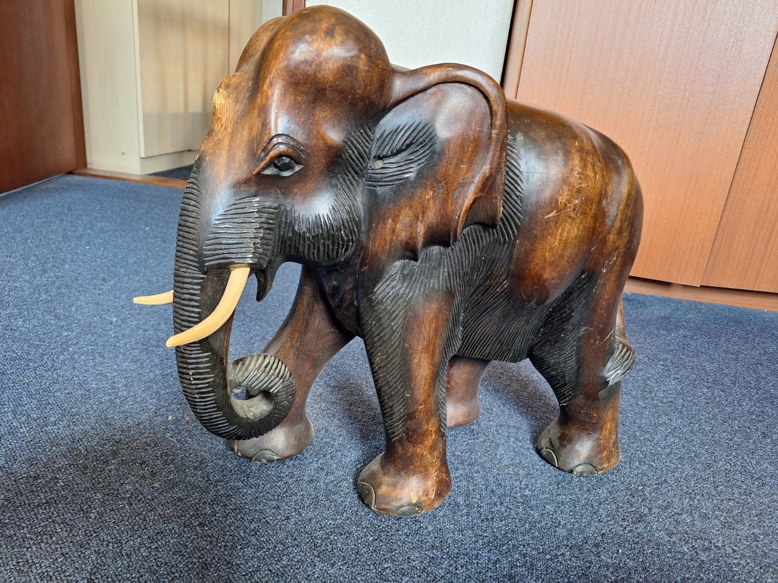 Groot Houten Olifant Beeld - Gedetailleerd Houtsnijwerk, Antiek en Kunst, Kunst | Beelden en Houtsnijwerken, Ophalen