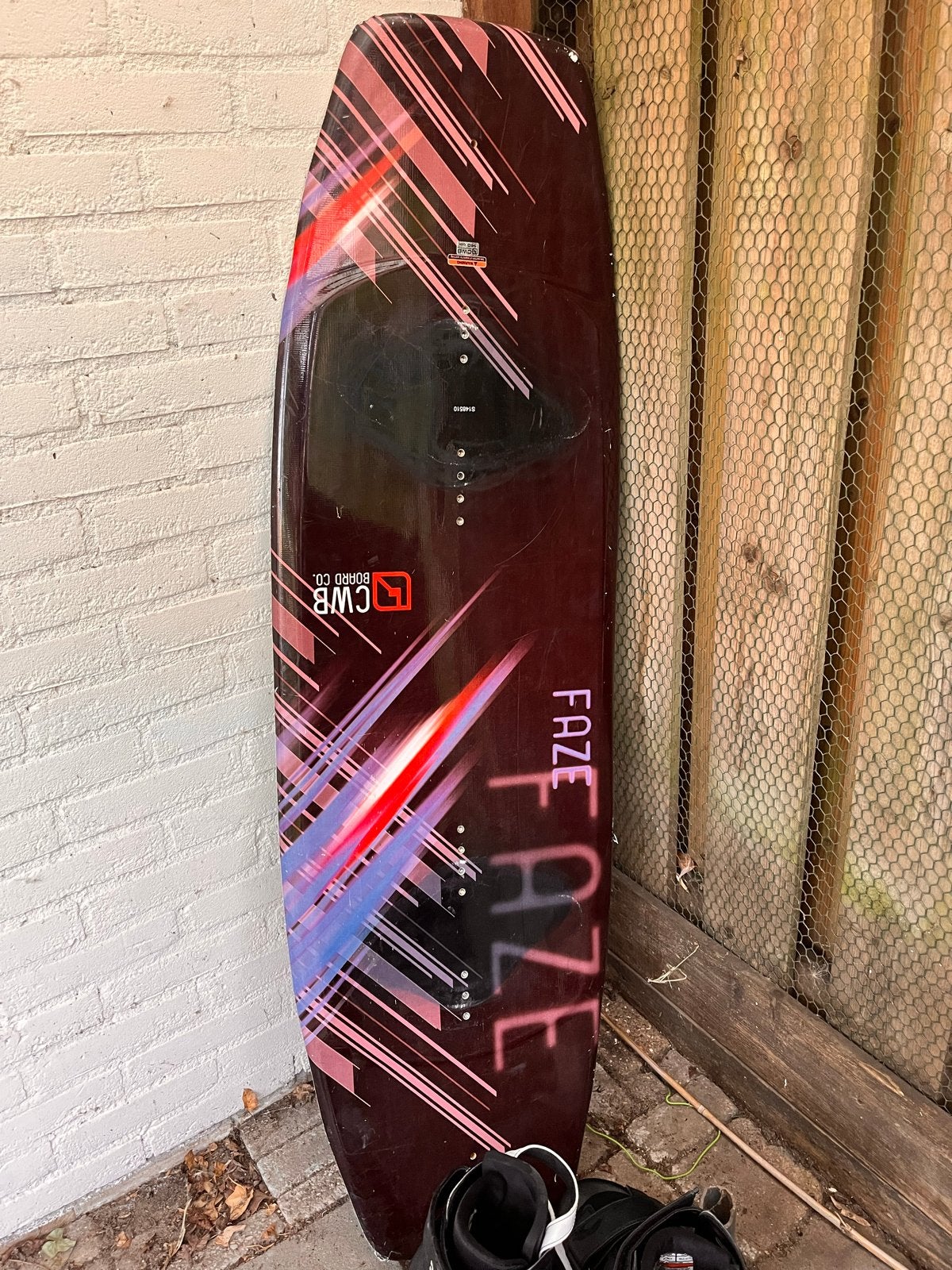 CWB Board Co. Wakeboard 140cm met Jobe open bindingen, Watersport en Boten, Wakeboarden, Ophalen, Gebruikt, Board en Schoenen