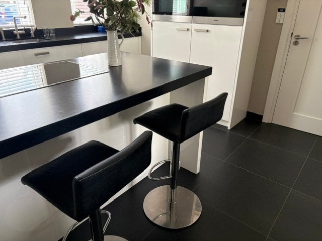 Barkrukken 2 stuks gratis af te halen, Huis en Inrichting, Barkrukken, Ophalen, Gebruikt, 60 tot 90 cm, 2 krukken