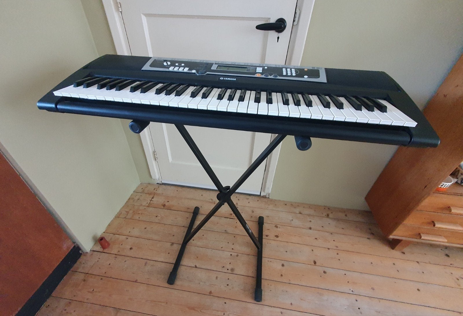Keyboard met standaard, Muziek en Instrumenten, Keyboards, Gebruikt, Overige aantallen, Met standaard, Ophalen