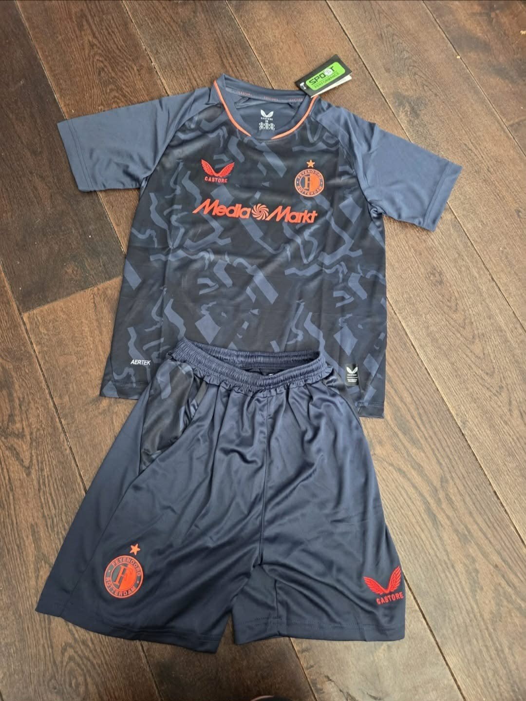 Voetbaltenue voor kinderen - en volwassenen iverse clubs en, Kleding | Heren, Ophalen of Verzenden, Nieuw