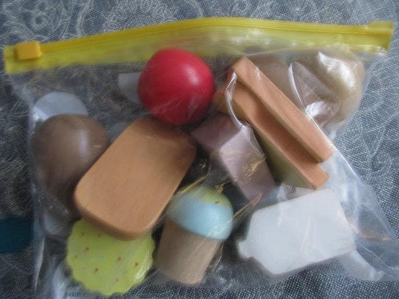 houten speelgoed / 11 x eten ( brood /pizza / koek enz), Ophalen of Verzenden, Gebruikt