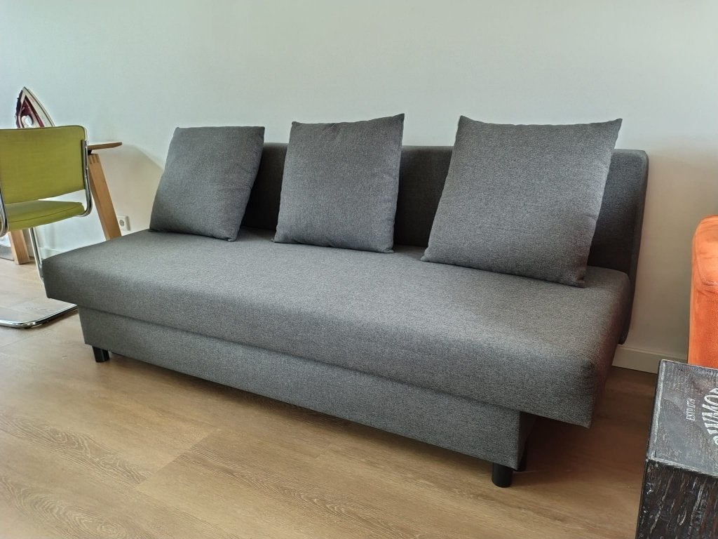 Comfortabele slaapbank met 3 kussens en opbergruimte, Ophalen, Gebruikt, Tweepersoons, Grijs