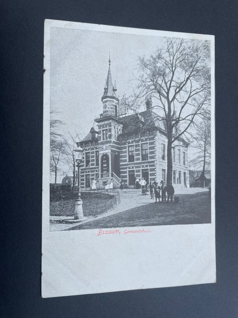 ansichtkaart van Bussum ; Gemeentehuis., Verzenden, Voor 1920, Noord-Holland