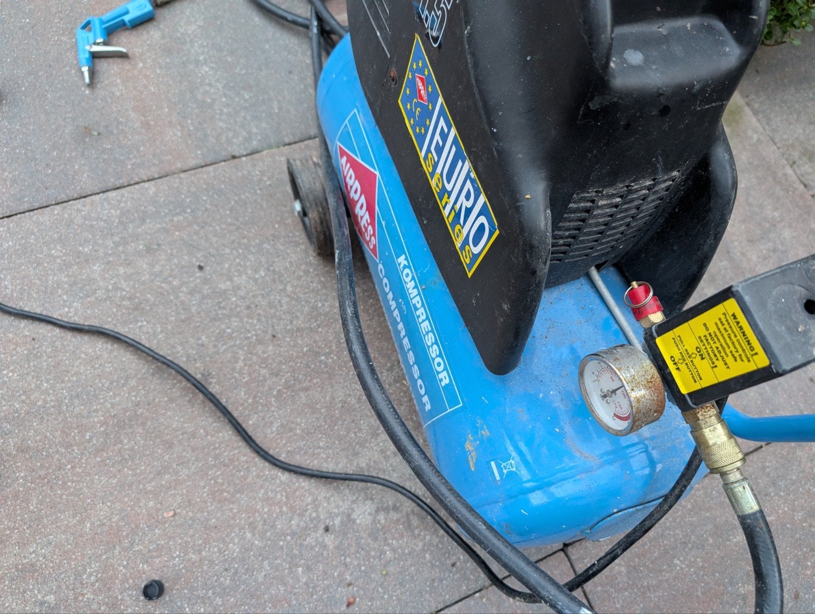 lucht compressor, Ophalen, Gebruikt, Minder dan 200 liter/min
