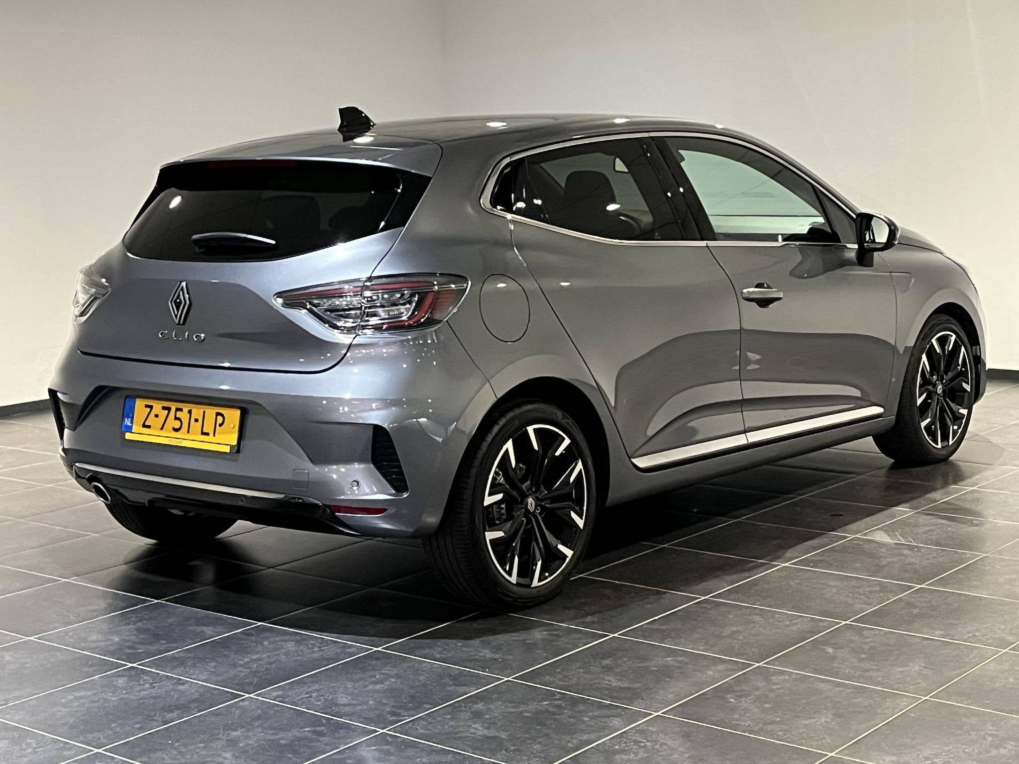 Renault Clio 1.0 TCe 90 GPF techno | Apple Carplay/Android A, Auto's, Voorwielaandrijving, Gebruikt, Euro 6, Leder en Stof