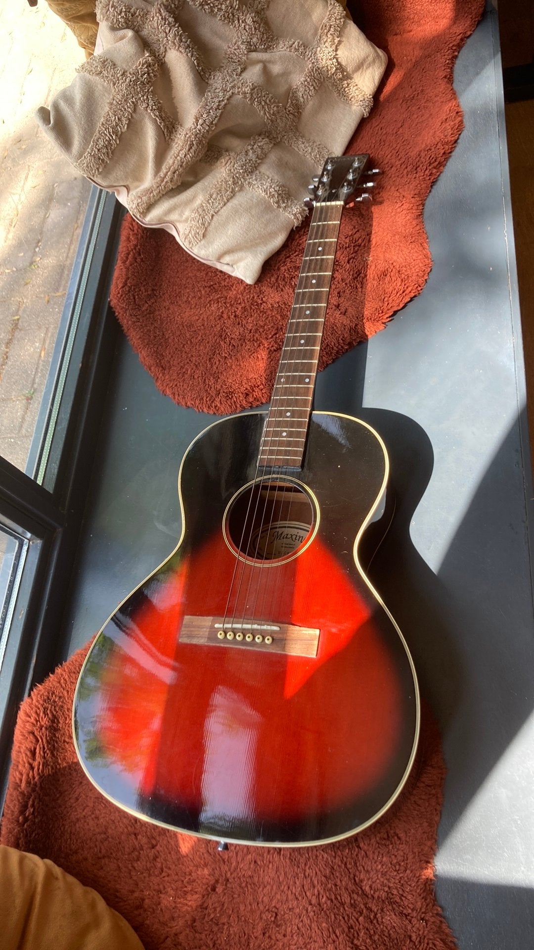 Maxine Westerngitaar - Rood/Zwart Sunburst, Ophalen, Gebruikt, Western- of Steelstringgitaar
