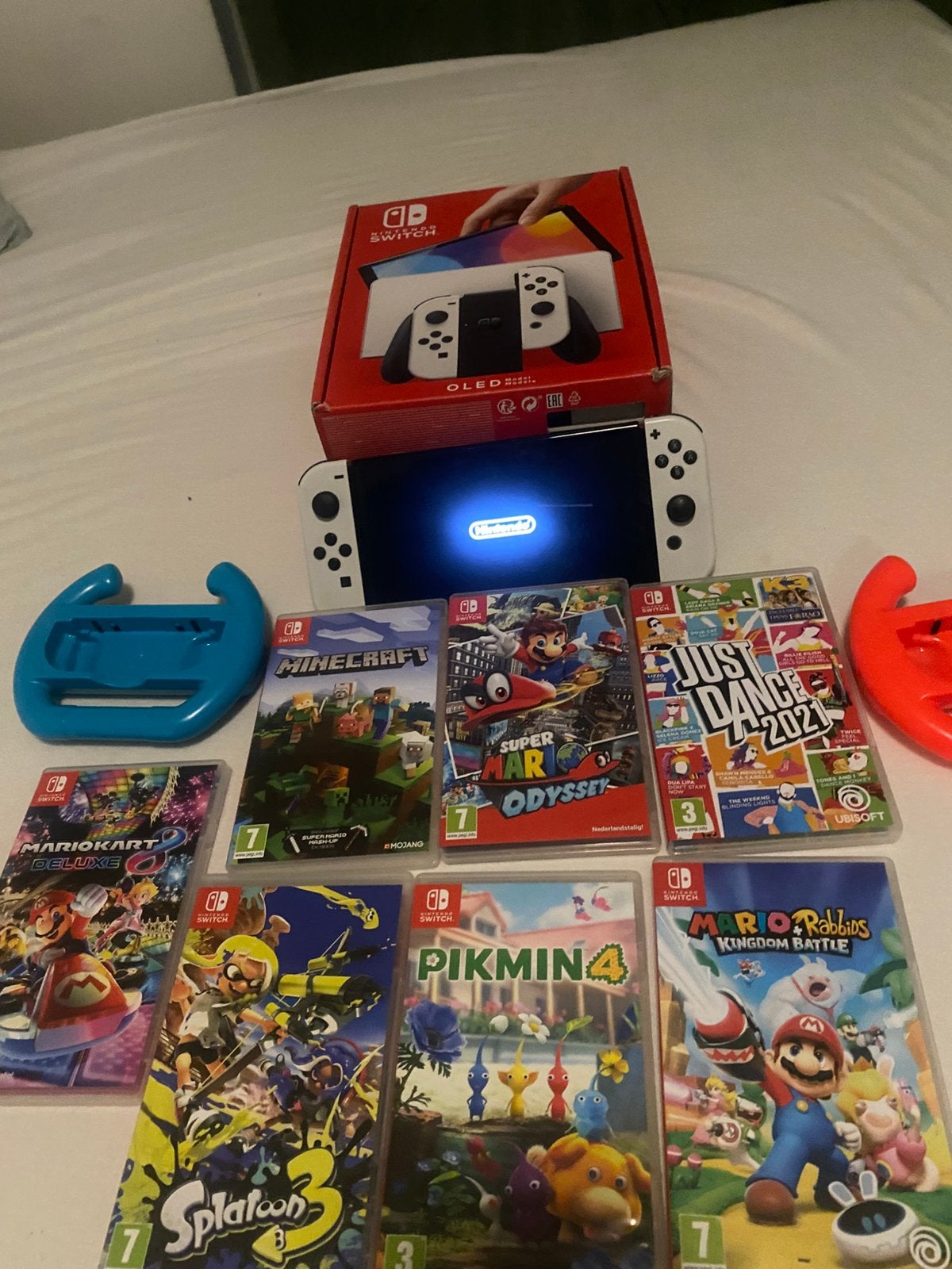 Nintendo Switch OLED (wit) + 7 games, Spelcomputers en Games, Ophalen, Zo goed als nieuw, Met 1 controller, Switch OLED