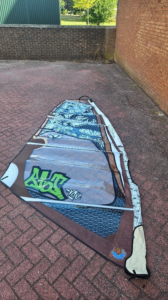 Zeilset: Vandal Riot 4.8 + 4.0 + mast, Watersport en Boten, Windsurfen, Met mast, Gebruikt, 3.5 tot 5 m², Zeil