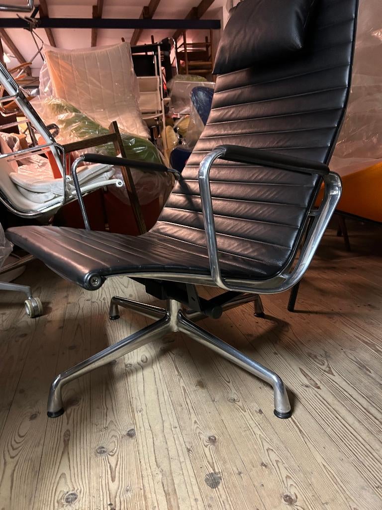 Vitra Eames fauteuil stoel EA 124 gepolijst leer vintage, Huis en Inrichting, Gebruikt, Ophalen of Verzenden, Nvt, Nvt