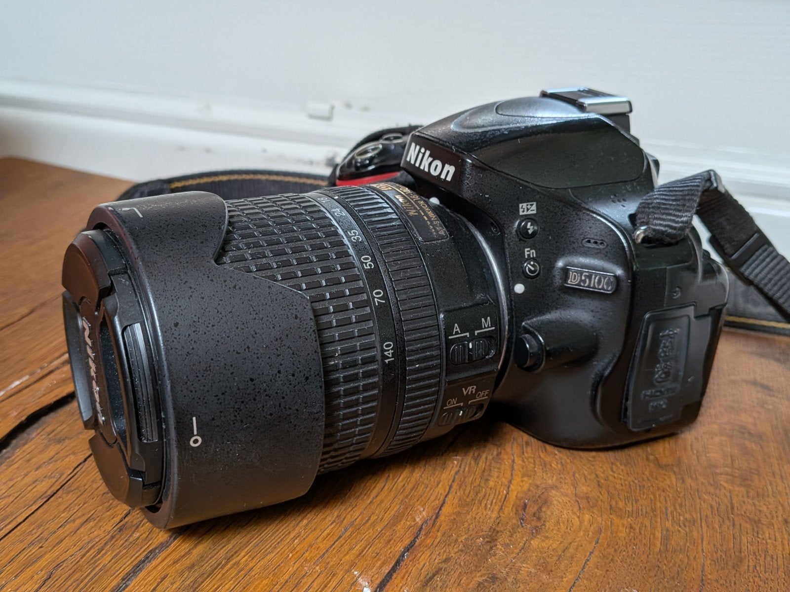 Nikon D5100 Spiegelreflexcamera met AF-S Nikkor18-140mm lens, Ophalen of Verzenden, Gebruikt