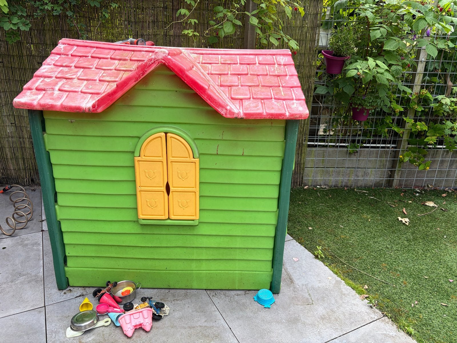 Leuk speelhuisje voor kinderen - groen/rood, Ophalen, Gebruikt, Kunststof