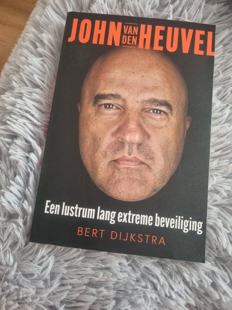 Boek john van den heuvel, Ophalen of Verzenden, Zo goed als nieuw, John van den Heuvel, Overige