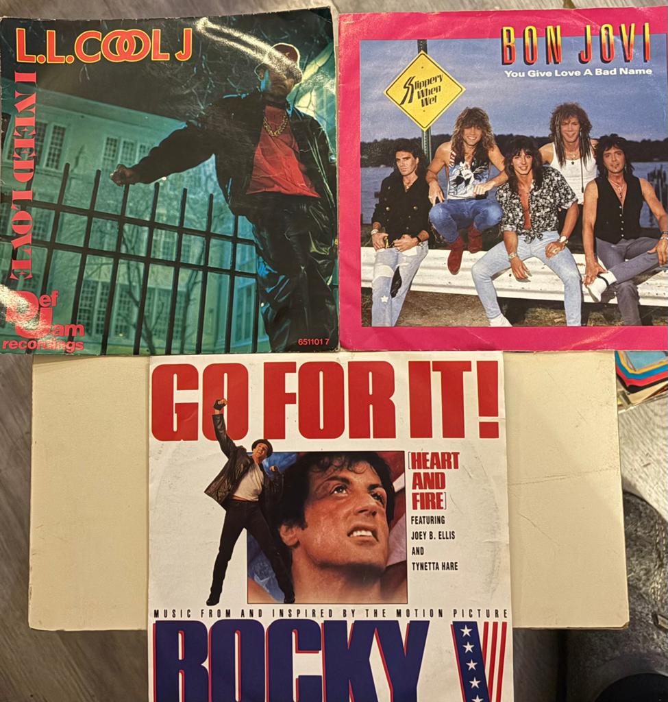 3X Singeltjes ( LL COOL J, Rocky 5 en Bon Jovi ), Gebruikt, Overige typen, 1980 - 1989, Ophalen of Verzenden