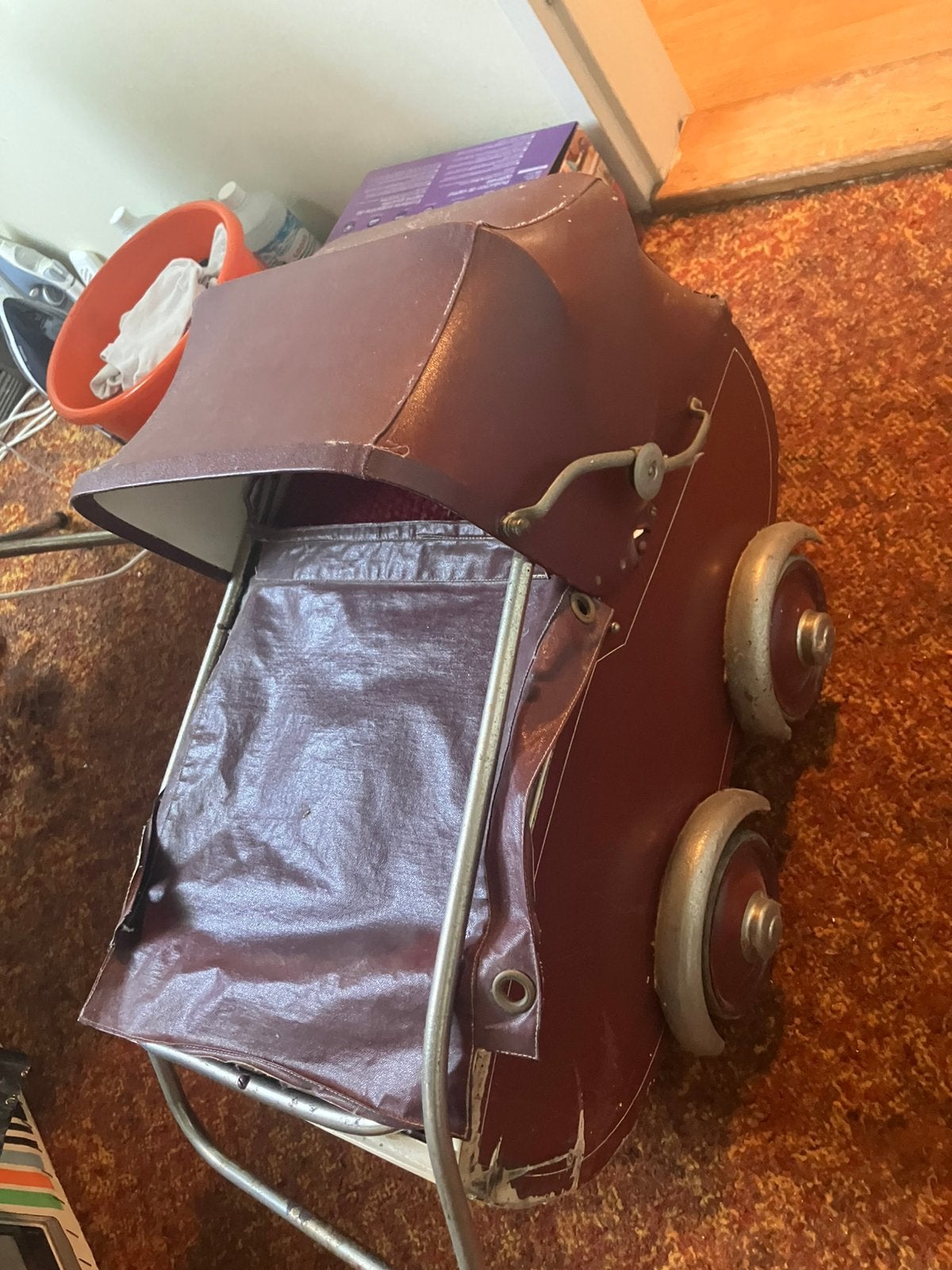 Speelgoed kinderwagen uit circa 1955, Ophalen