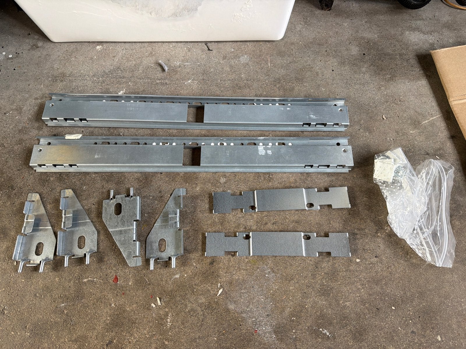 2x IKEA Besta Wandrail - Ophangsysteem, Ophalen of Verzenden, Gebruikt