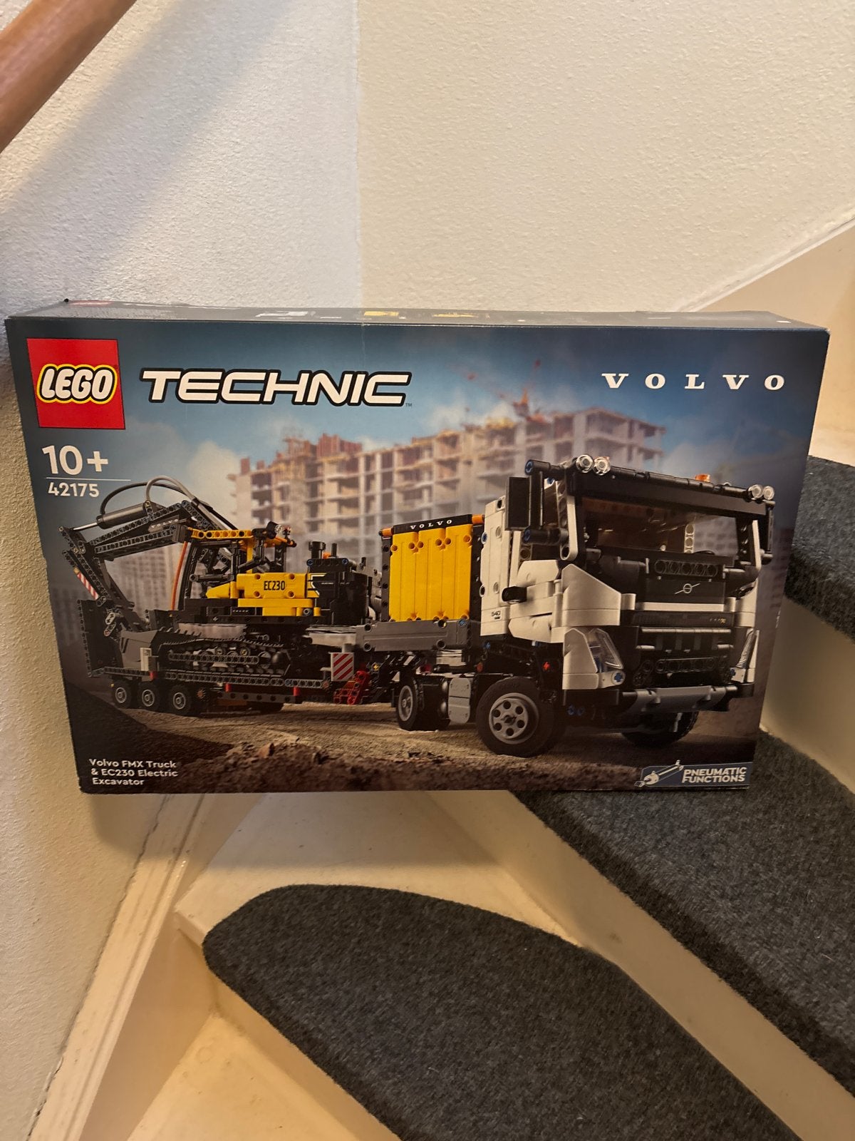 LEGO Technic 42175 Volvo FMX Truck & EC230 Graafmachine, Lego, Nieuw, Ophalen of Verzenden, Technic