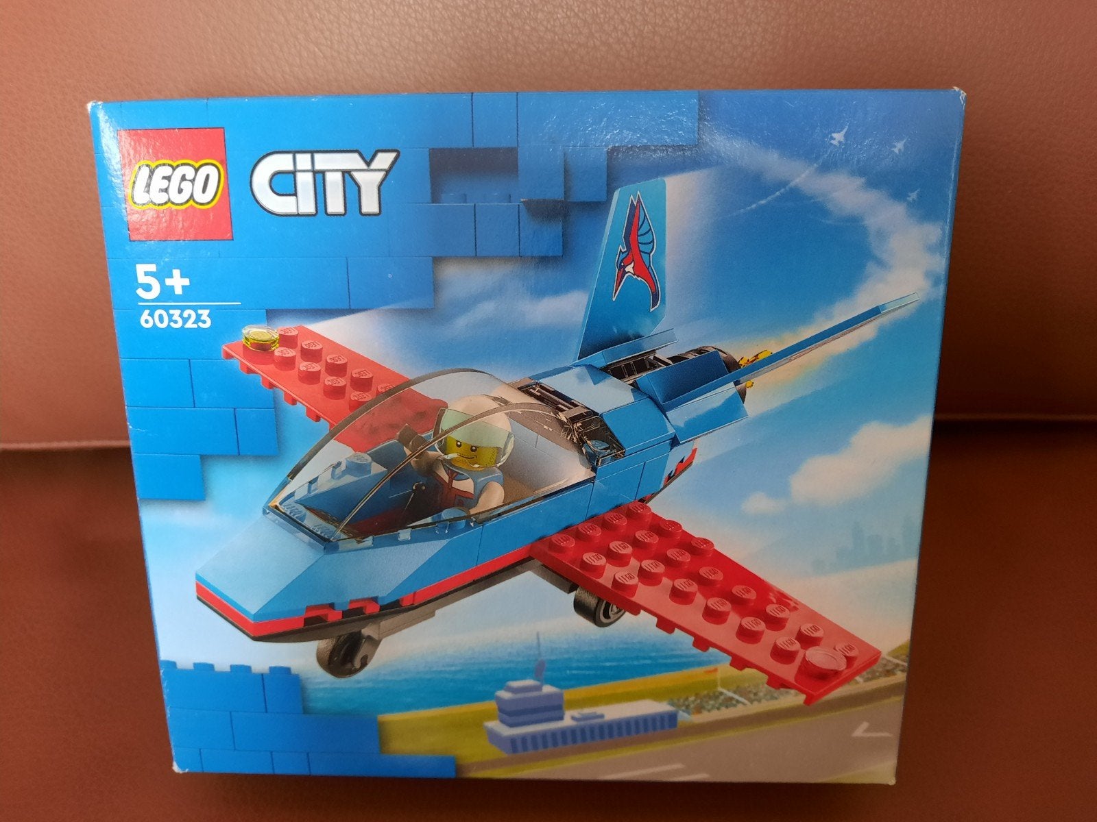 Lego City 60323 Stuntvliegtuig - Compleet met doos en boekje, Ophalen of Verzenden, Zo goed als nieuw