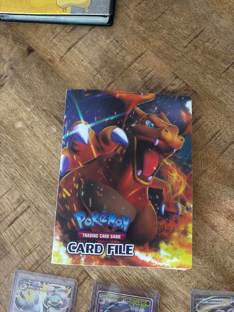 Pokémon kaarten verzamelmap met diverse kaarten, Ophalen of Verzenden, Gebruikt, Meerdere kaarten