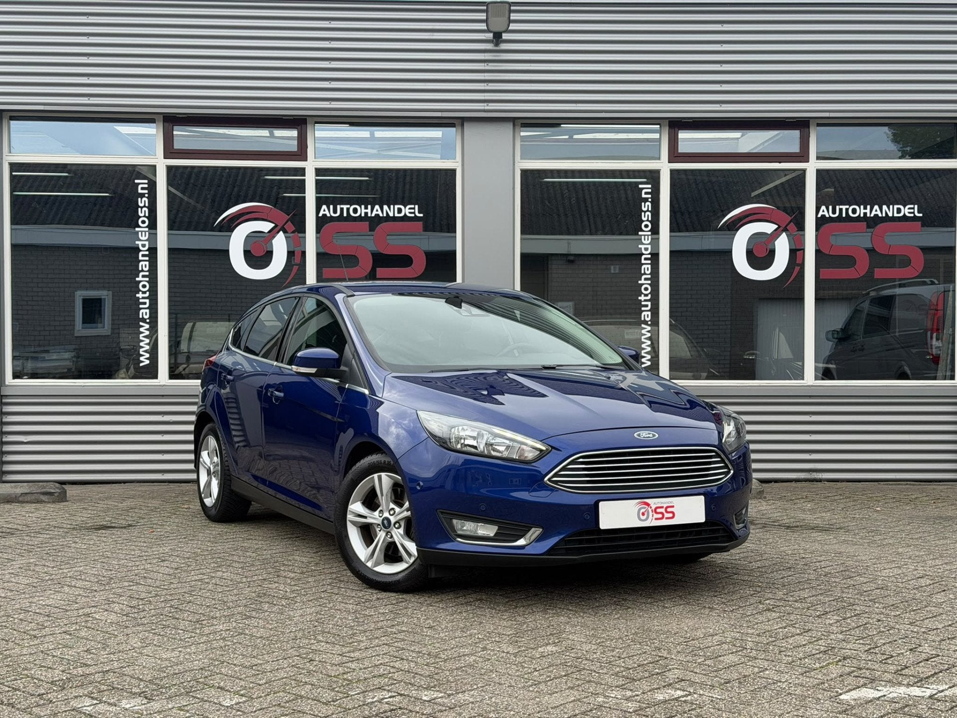 Foto 3 van Ford Focus 1.5 Titanium 182 PK NAVI CRUISE INPARK AIRCO LMV