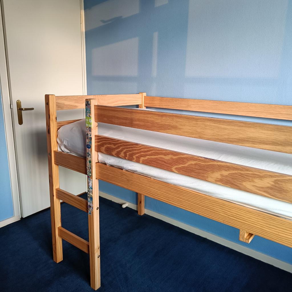 halfhoogslaper, lattenbodem, matras en beddengoed, Ophalen, Gebruikt, 90 cm, Eenpersoons