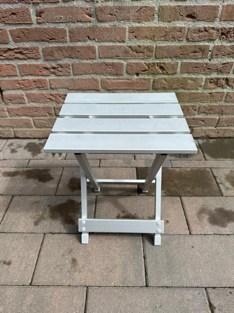 Aluminium inklapbare bijzet tafeltjes 2stuks, Ophalen, Zo goed als nieuw