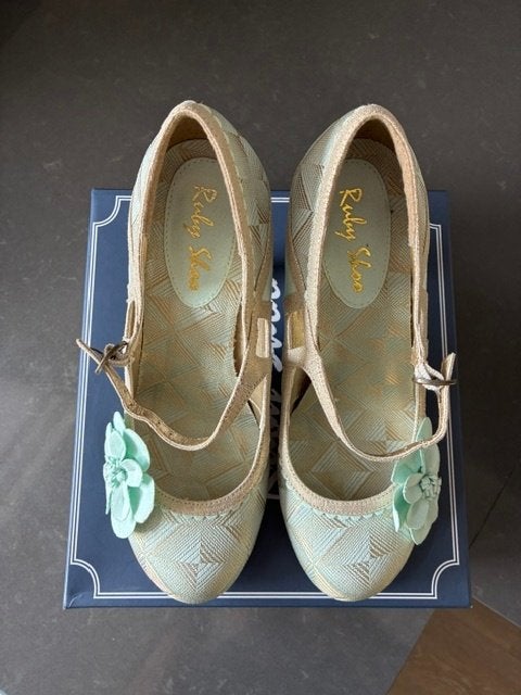 Te koop aangeboden mooie jaren 50-stijl pumps (maat 39), Kleding | Dames, Ophalen, Ruby Shoo, Zo goed als nieuw, Schoenen met hoge hakken