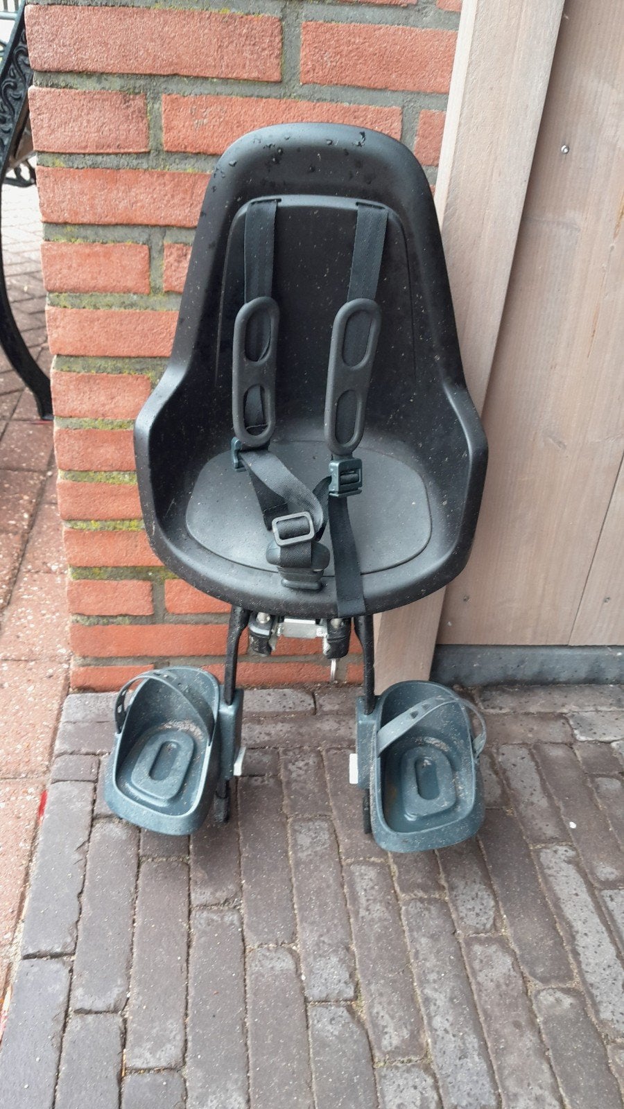 Mooi en stevig fietsstoeltje voor kinderen, Ophalen of Verzenden, Gebruikt, Achterzitje, Voetsteuntjes