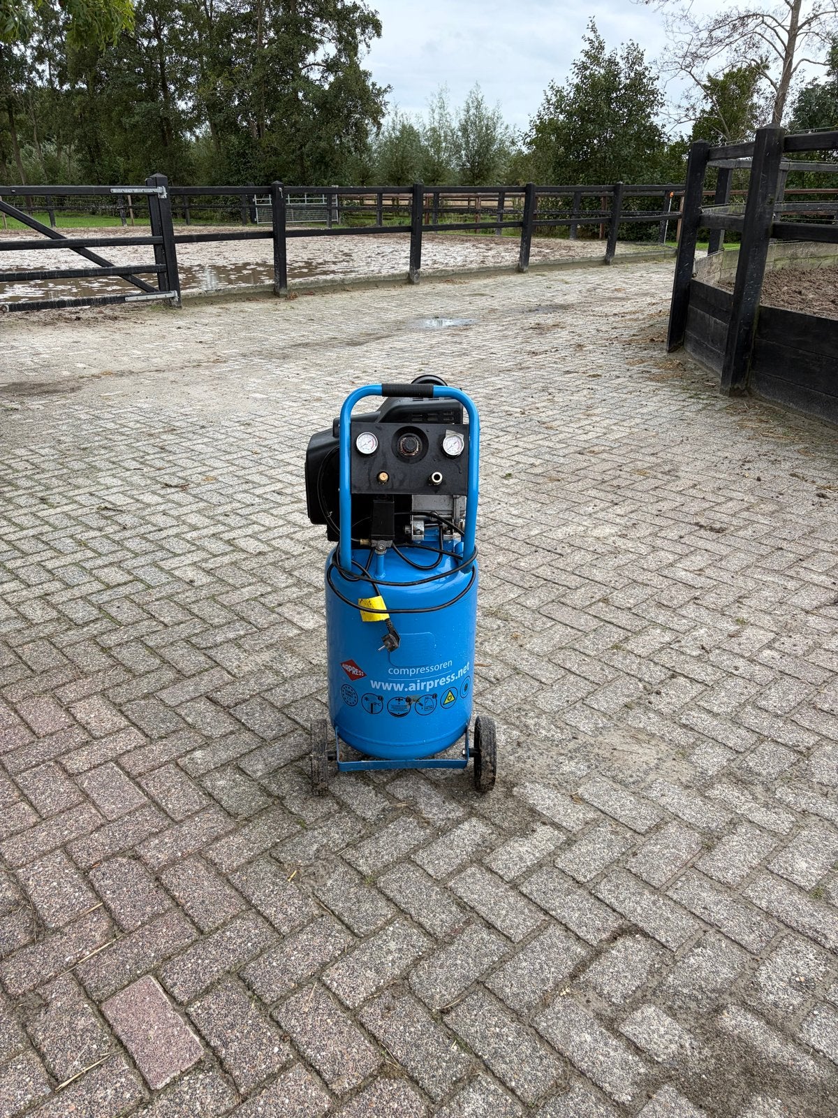Mobiele compressor - Airpress, Ophalen, Gebruikt, 6 tot 10 bar, Minder dan 200 liter/min