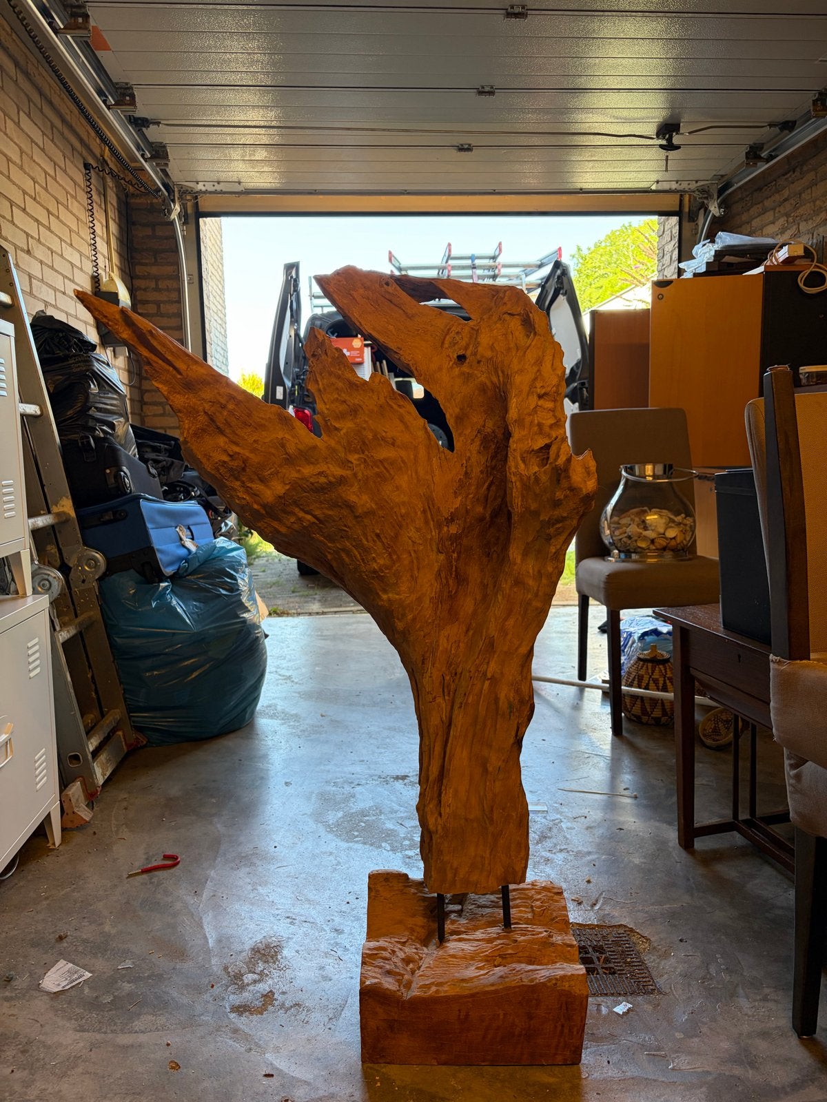 Unieke houten sculptuur op sokkel, Ophalen, Handgemaakt, 1 meter - 2 meter, Beeld
