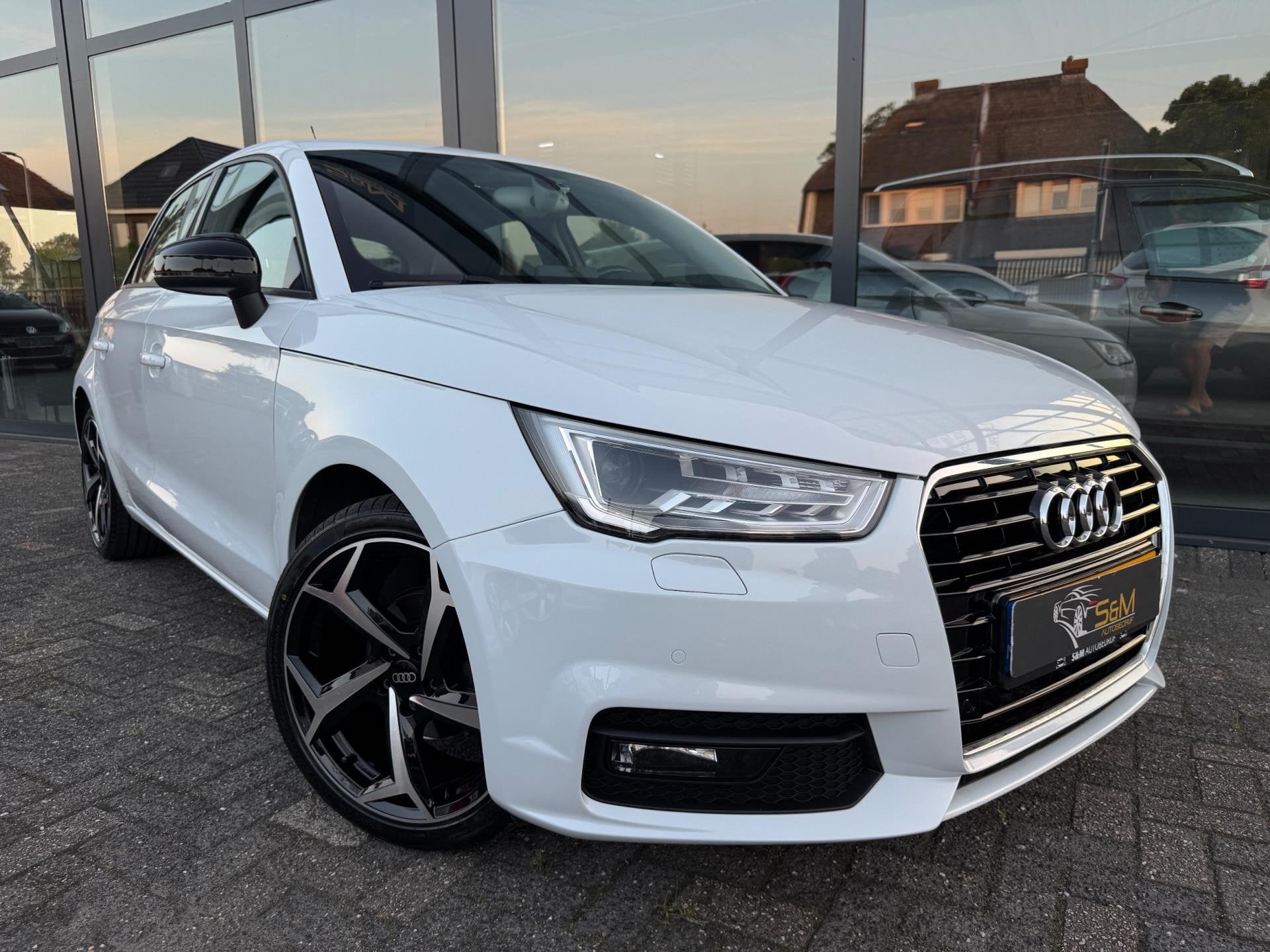 Audi A1 SPORTBACK 1.0 TFSI Adrenalin, 4 stoelen, Leder, Bedrijf, Bi-Xenon koplampen