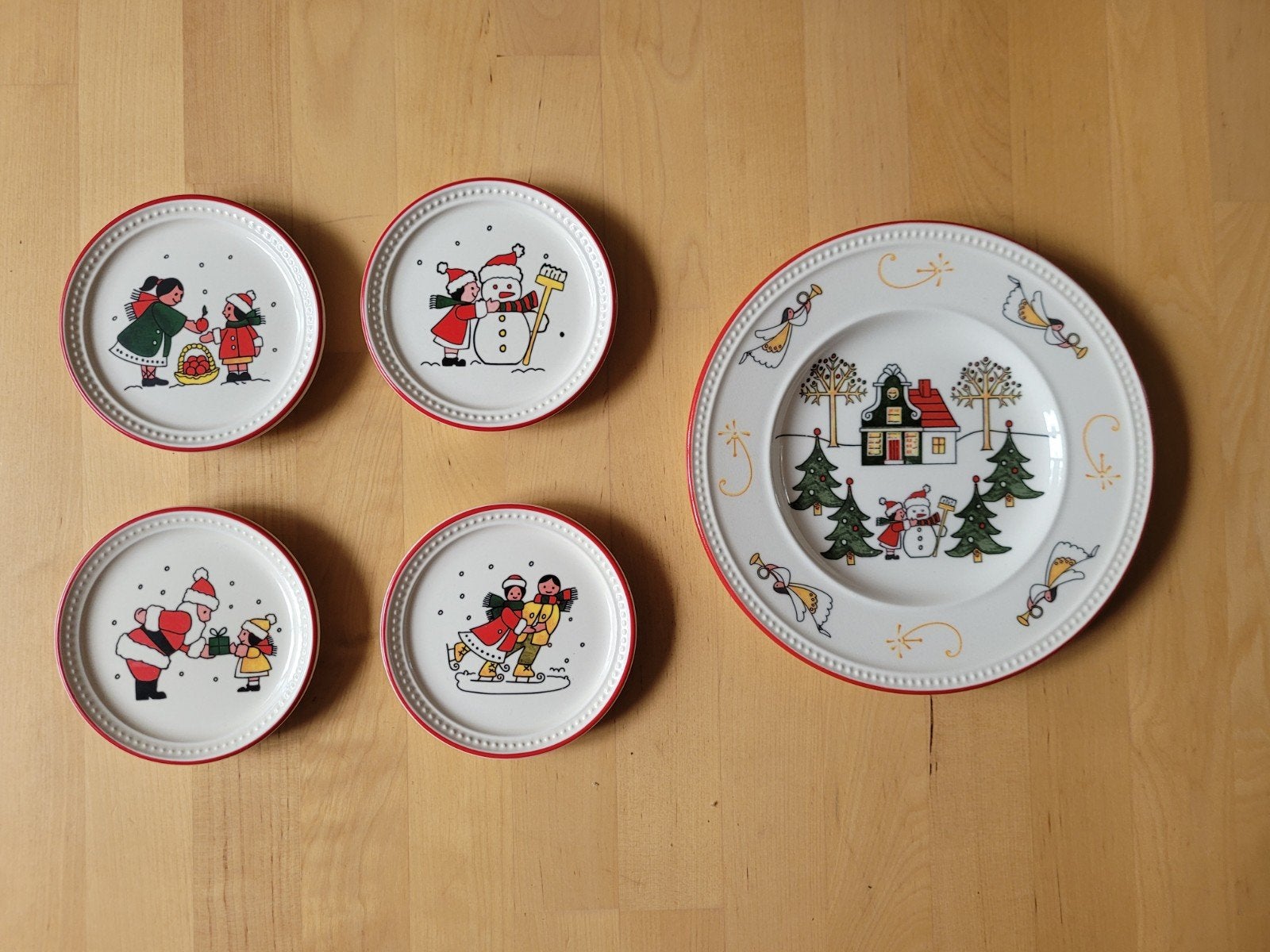 Kerstservies Wedgewood, Ophalen of Verzenden, Zo goed als nieuw, Aardewerk, Bord(en)
