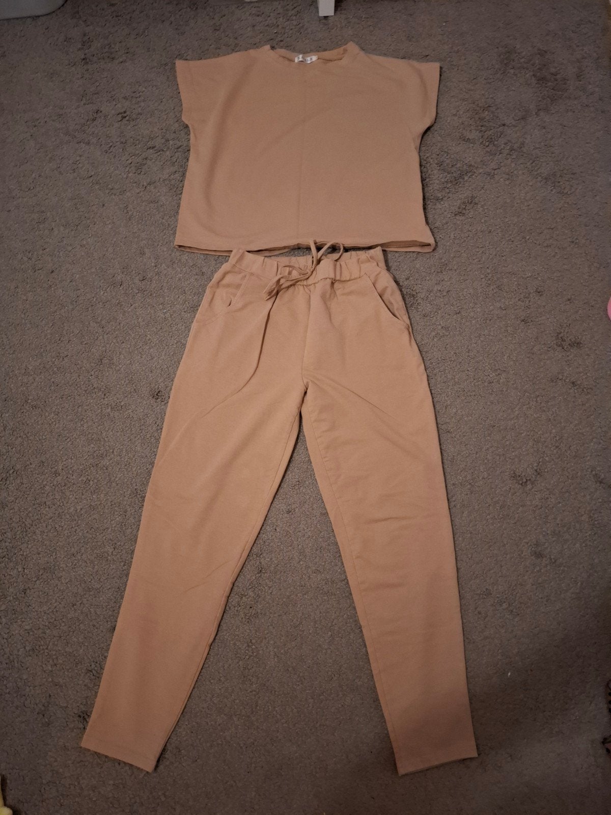 nieuw beige 2 delig set maat M/L, Kaylla, Ophalen of Verzenden, Nieuw