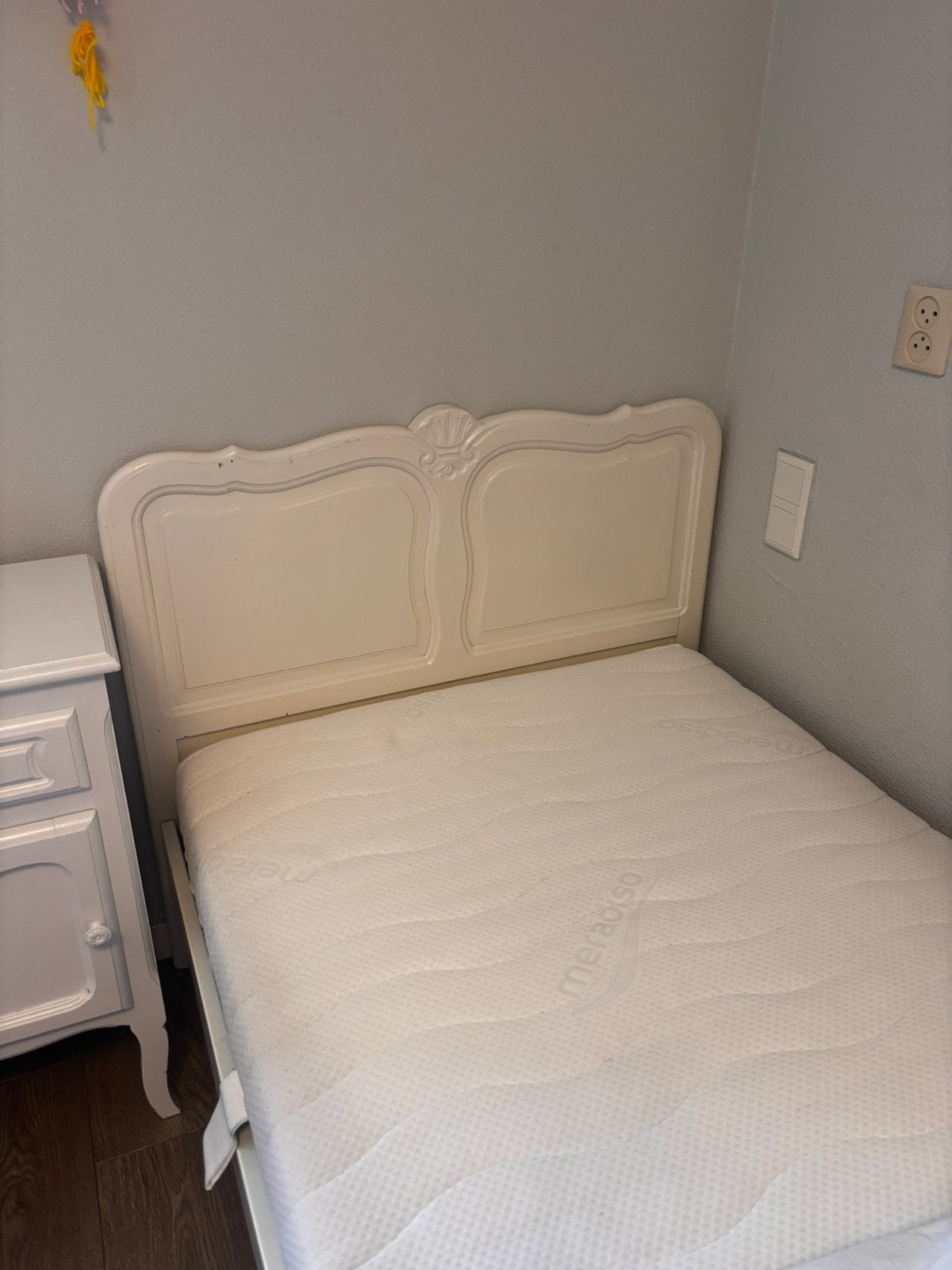 Brocant queen ann  eenpersoons bed met nachtkastje, Huis en Inrichting, Ophalen, 90 cm, Eenpersoons, Wit