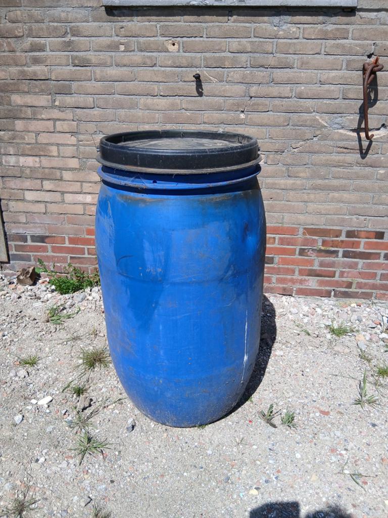 Kunststof ton met deksel regenton, Tuin en Terras, Regentonnen, 150 liter of meer, Ophalen, Gebruikt