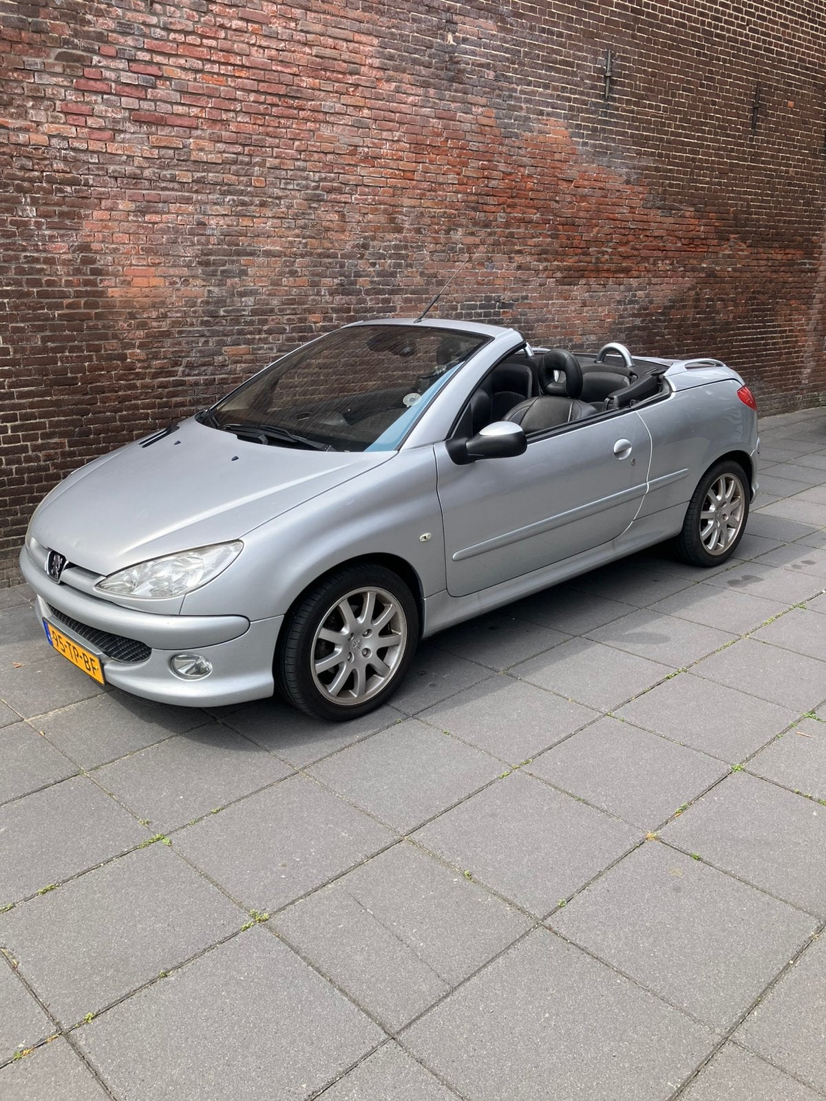 Peugeot 206 1.6 16V CC AUT 2007 Grijs, Zwart, 4 cilinders, Cabriolet, 4 stoelen