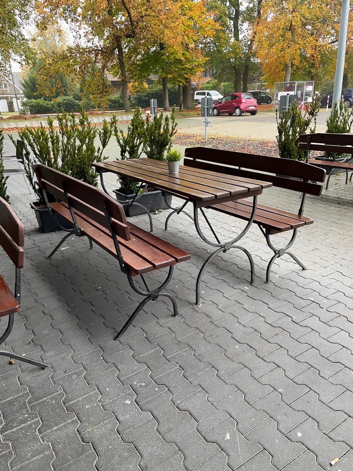 Robuuste houten biertafel met banken, Ophalen, Gebruikt, Hout