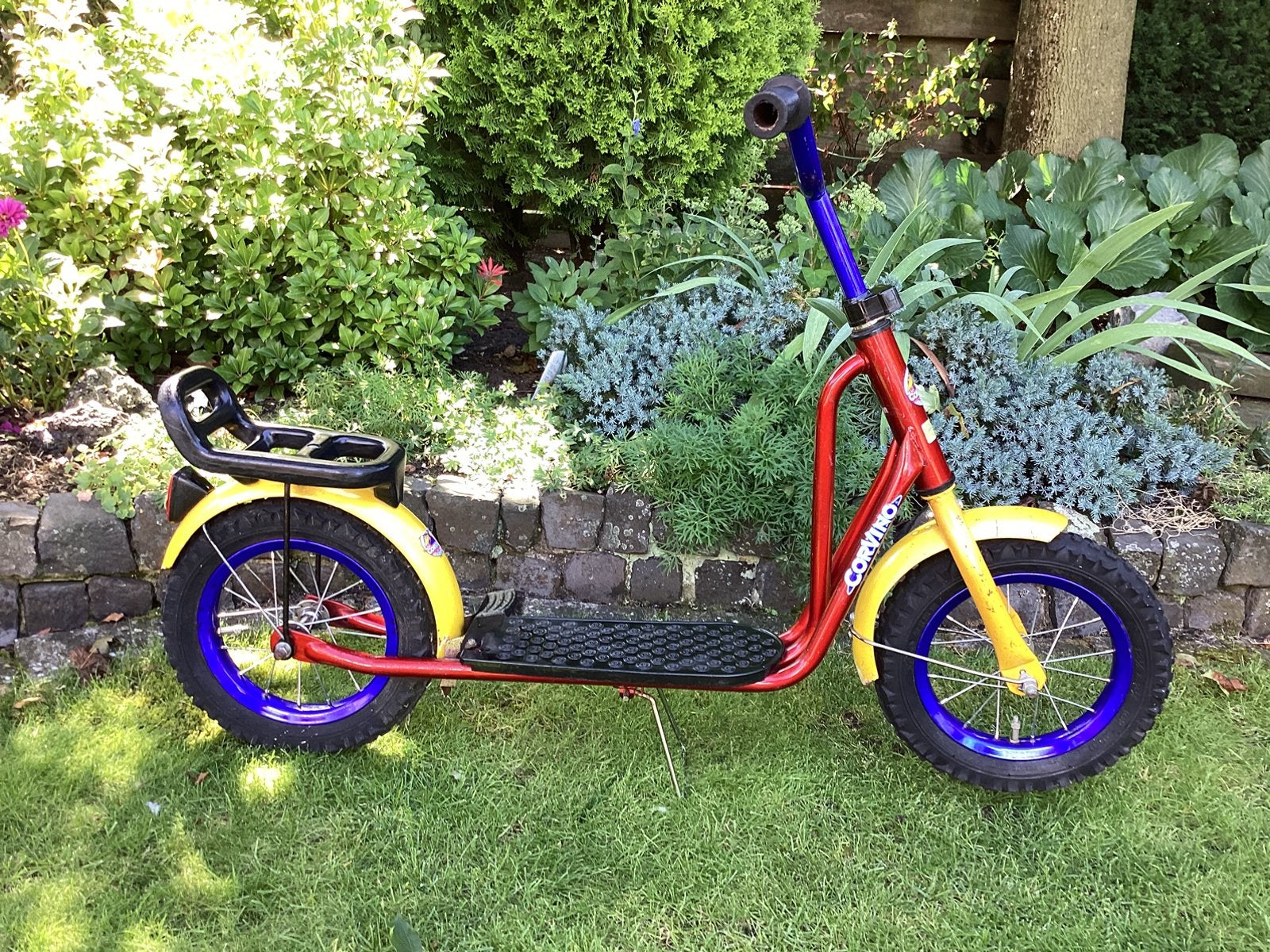 Vrolijke autoped, merk Corvino, retro, Fietsen en Brommers, Steps, Ophalen, Zo goed als nieuw, Gewone step