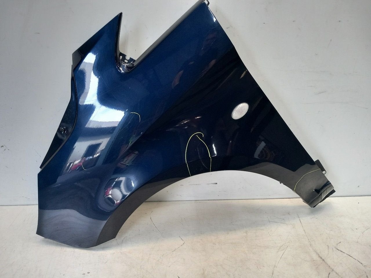 Spatbord links voor Mercedes-Benz Vito, Onderdelen@venauto.nl, Van der Ven Autorecycling B.V., Gebruikt, Ettenseweg 76, 4706 PB Roosendaal, The Netherlands
