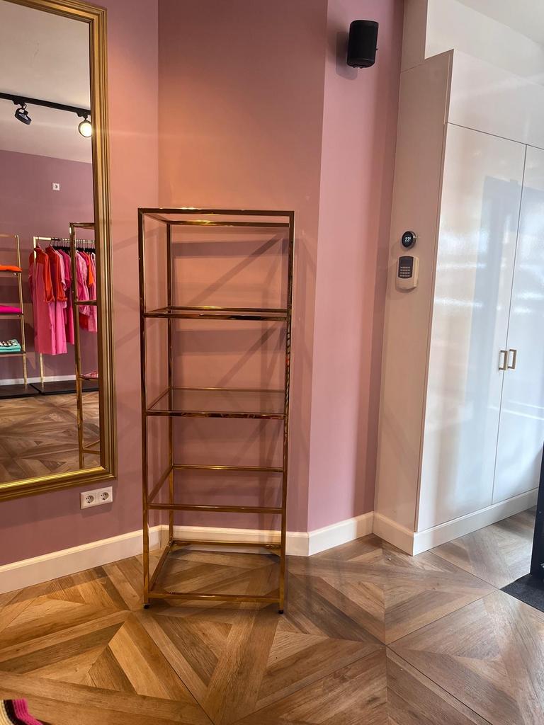 Gouden displayrek met glazen planken, Huis en Inrichting, Kasten | Stellingkasten, Ophalen of Verzenden, Zo goed als nieuw