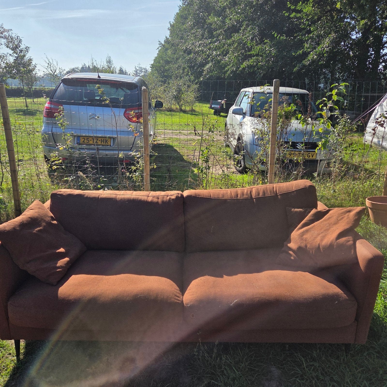Gratis af te halen: Gebruikte terracotta bankstel, Ophalen, Gebruikt, 150 tot 200 cm, Driepersoons