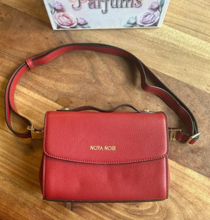 Noya Noir - Yula bumbag heuptas rood, Sieraden, Tassen en Uiterlijk, Tassen | Damestassen, Ophalen of Verzenden, Nieuw, Rood, Overige typen